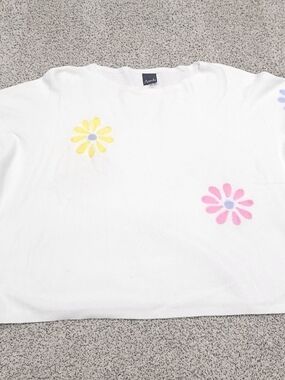 Aaeda White Floral Crewneck Sweater - Pink & Yellow Daisy Accents